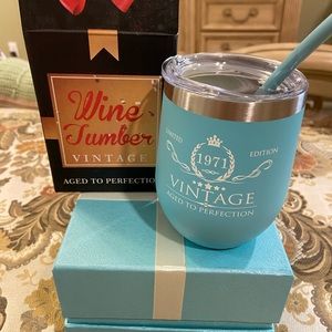 NEW IN BOX Vintage 1971 wine tumbler. Aqua blue